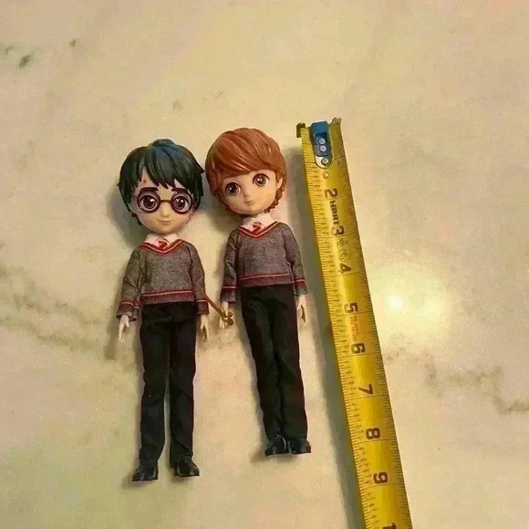 Harry Potter and Ron Weasley 8 inch action figures. Made by wizarding world. - Picture 3 of 4